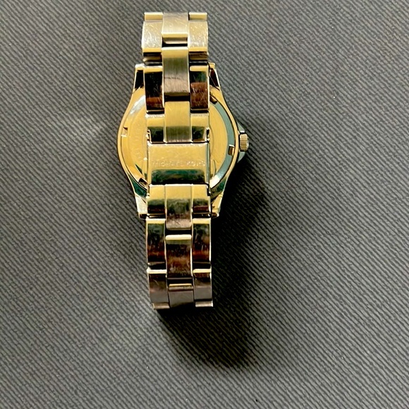 Michael Kors silver watch - Picture 4 of 4